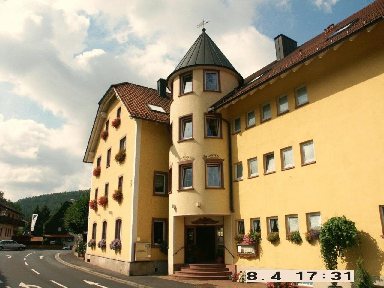 Hotel Zum Engel Mespelbrunn Exterior photo