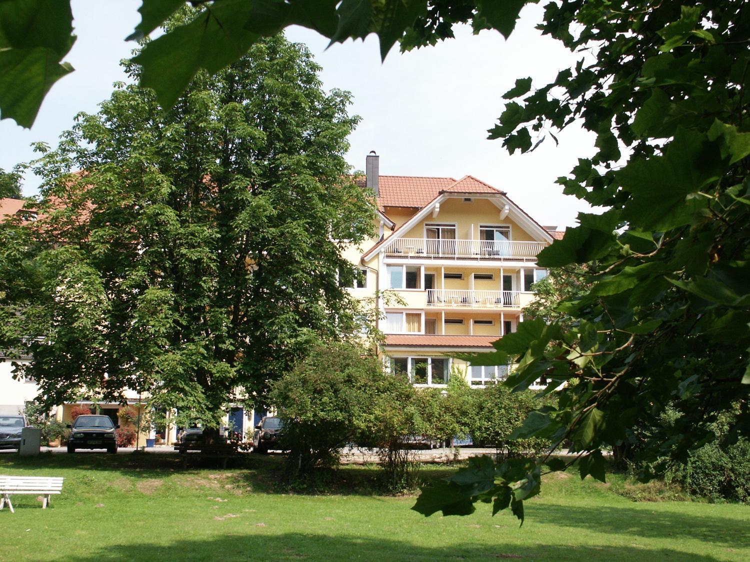 Hotel Zum Engel Mespelbrunn Exterior photo